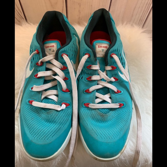 kobe bryant black mamba tennis shoes